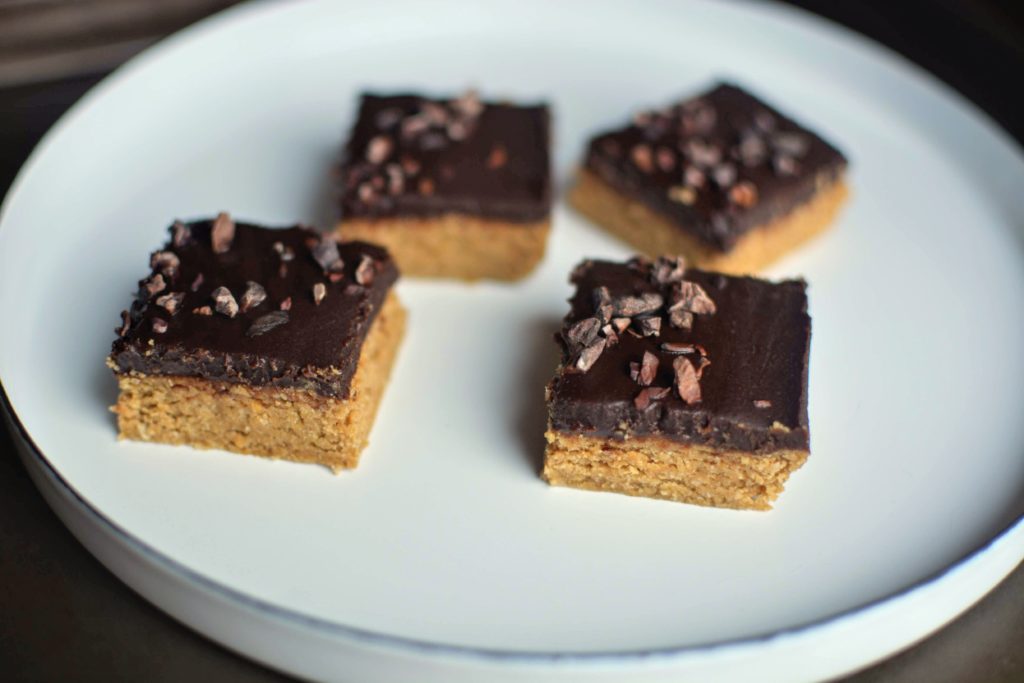 No-bake Vegan Chocolate & Peanut Butter Bars